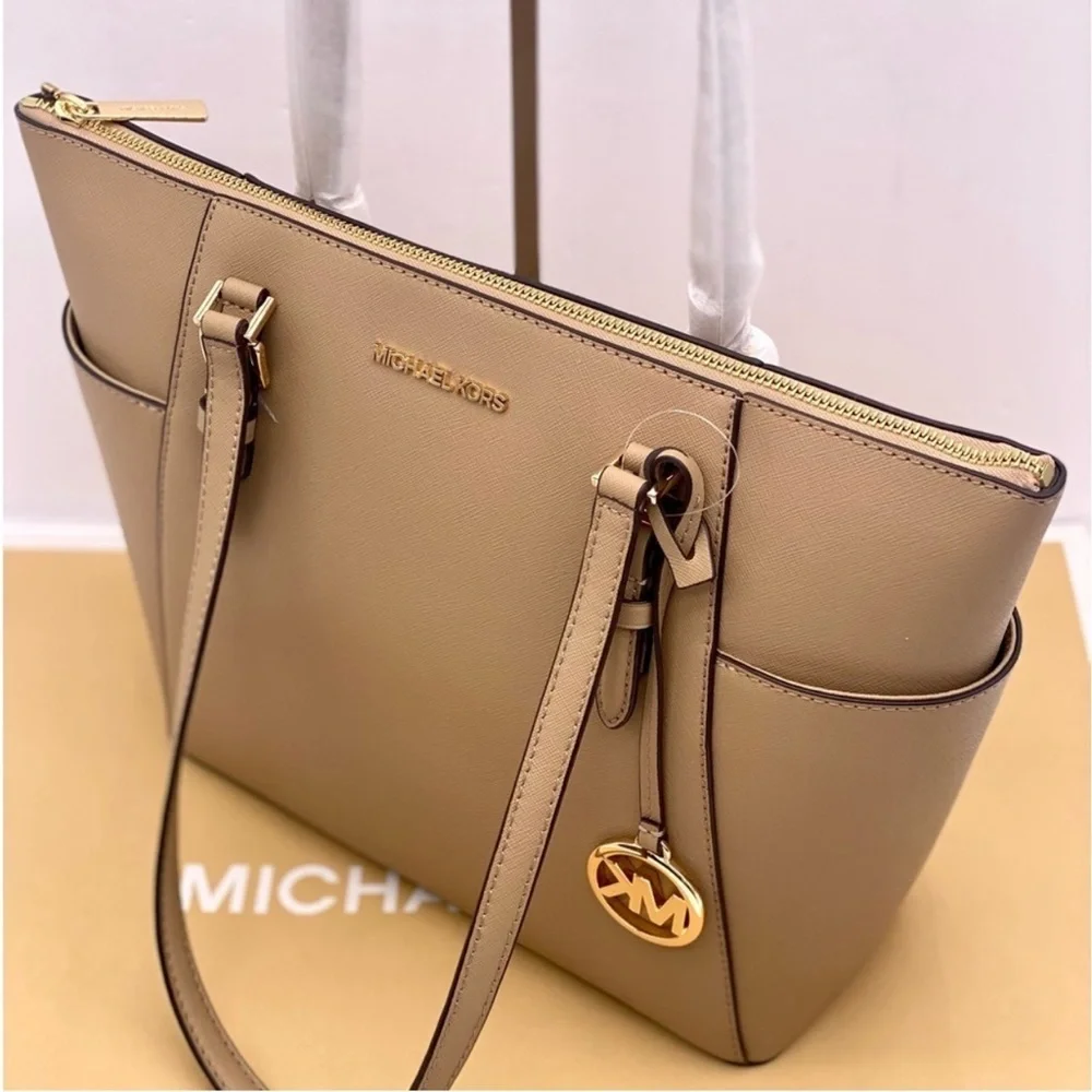 MICHAEL KORS CHARLOTTE LARGE TOP ZIP TOTE CAMEL COLOR